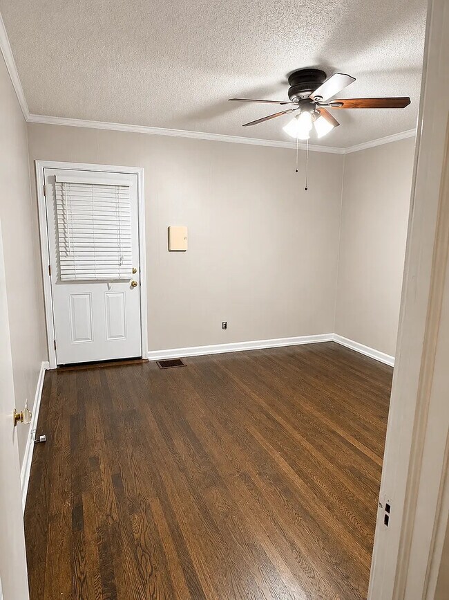 Foto del edificio - Room in House on Cobb St