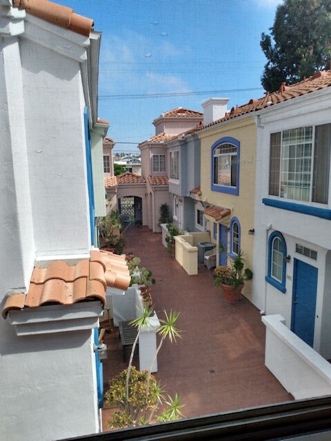 Foto del edificio - 1441 Robinson Ave