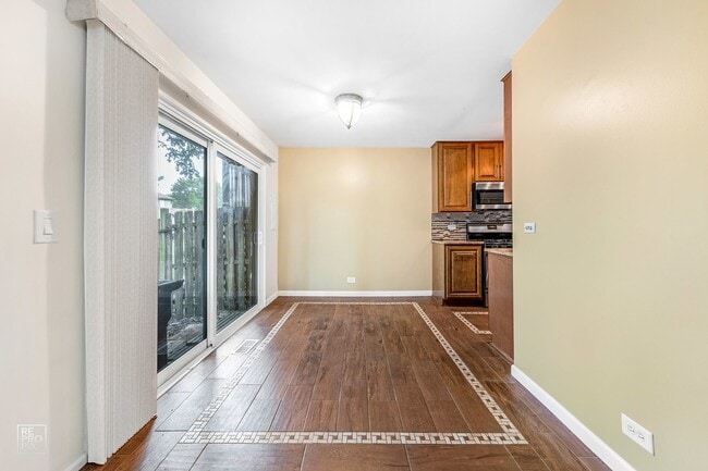 Foto del edificio - 636 Forum Dr