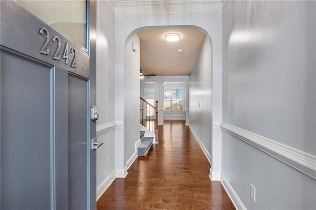 Building Photo - 2242 Knoxhill View