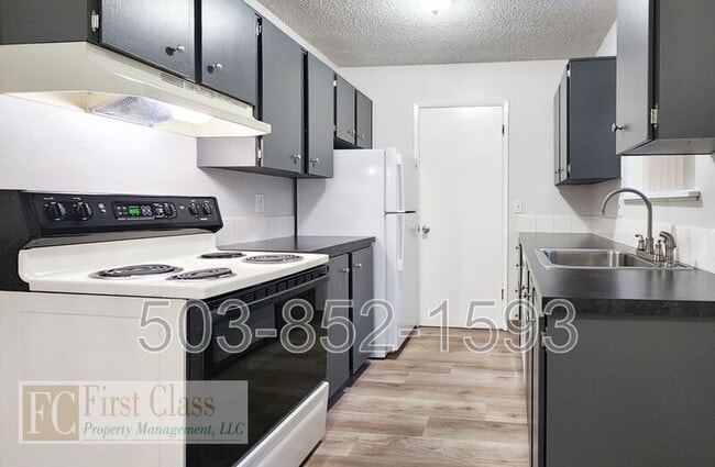 Building Photo - 3618 SW Beaverton Hillsdale Hwy
