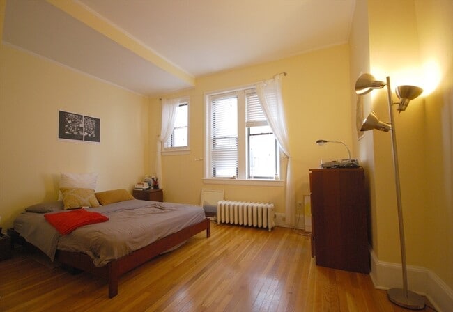 Building Photo - 411 Marlborough St