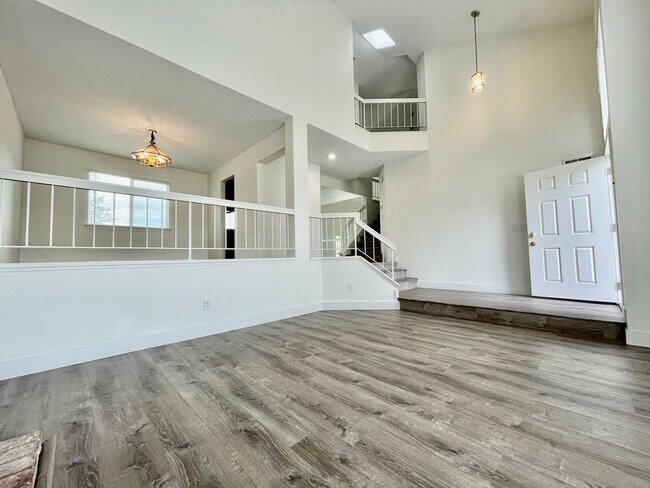 Building Photo - 2821 Bellflower Dr