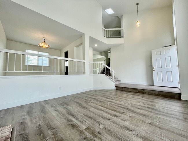 Building Photo - Fully Remodeled 5bed,3bath