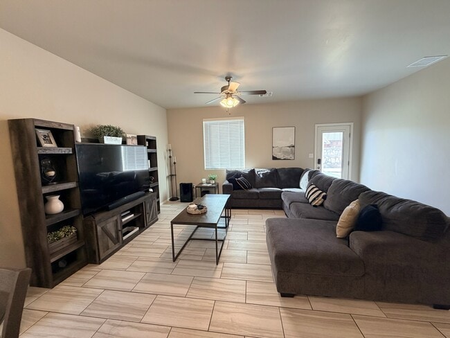 Foto del edificio - 1418 Santa Thomas St