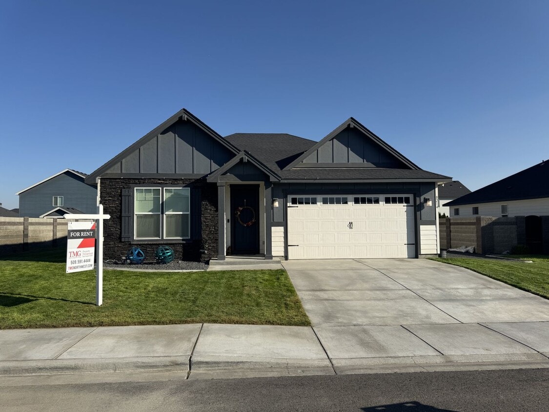 Primary Photo - Welcome Home! 3 bed/2 bath in West Richland