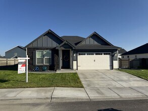 Building Photo - 8214 Cardinal Peak St