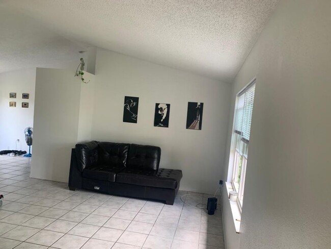 Foto del edificio - 539 Galilean Ave Se