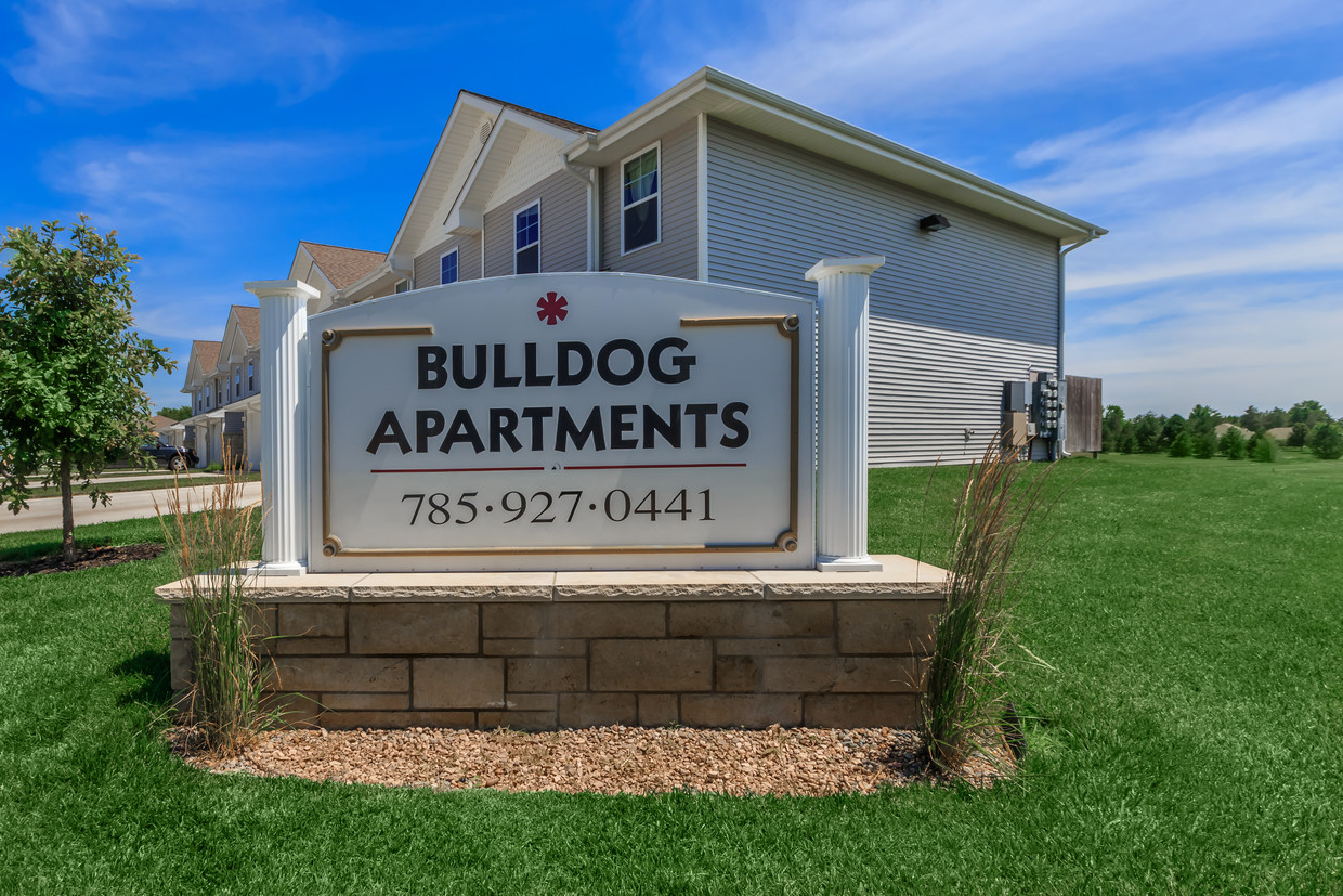 Primary Photo - Bulldog Apartments