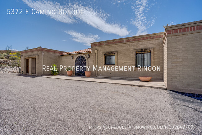 Building Photo - Location! Quintessential Tucson Classic is...