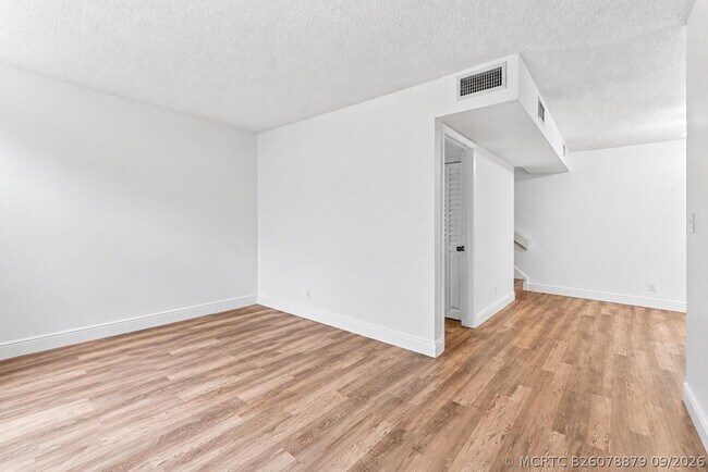 Foto del edificio - 3750 Victoria Dr