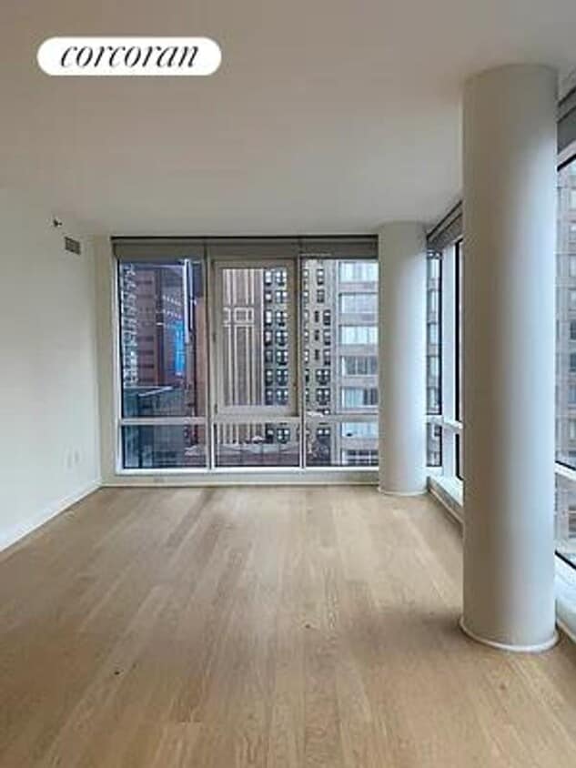 Primary Photo - 306 W 48th St