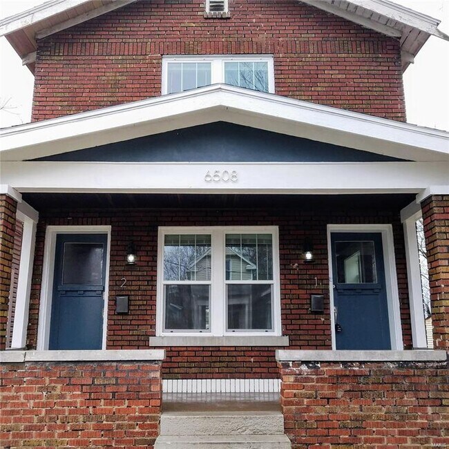 6508 Chamberlain Ave Unit 2F, University City, MO 63130 Room for Rent