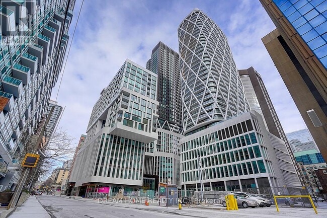 Building Photo - 238-3238 Simcoe St