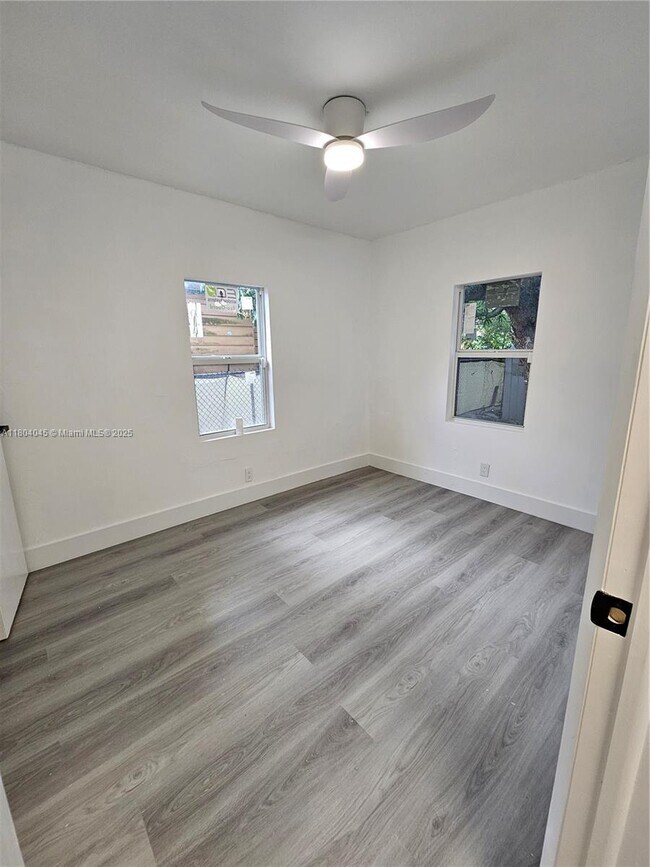 Foto del edificio - 1044 NW 64th St