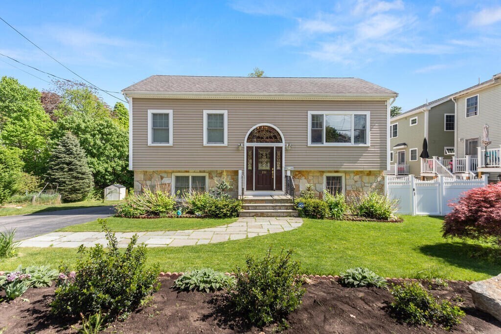 296 College Farm Rd, Waltham, MA 02451 Townhome Rentals in Waltham MA