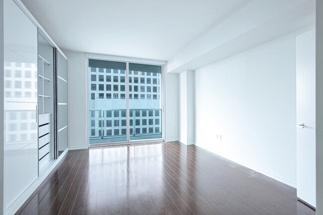 Building Photo - 500 Brickell Ave