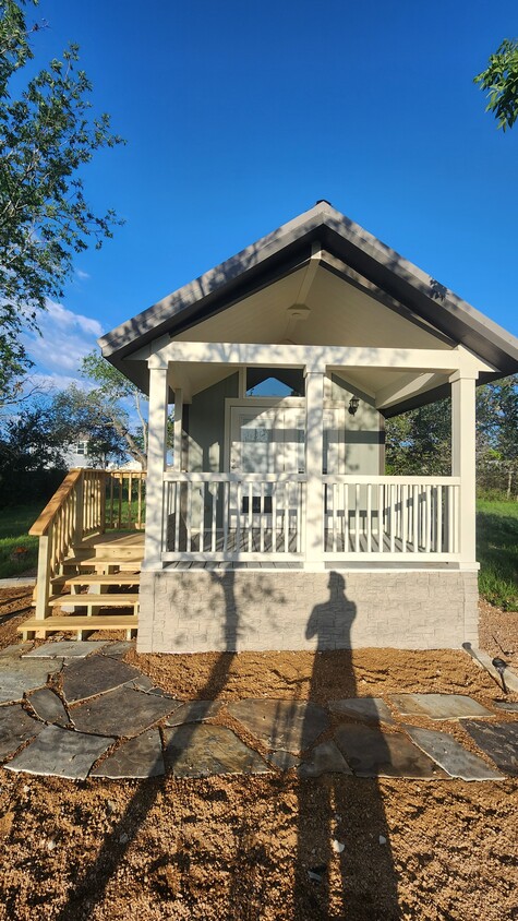 Primary Photo - 5677 FM 1516 N