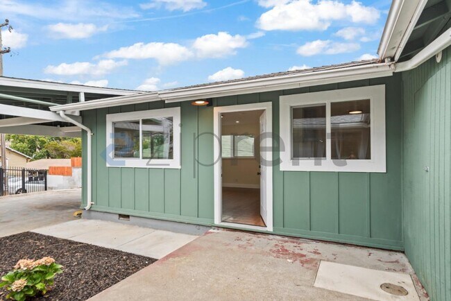 Building Photo - Unit