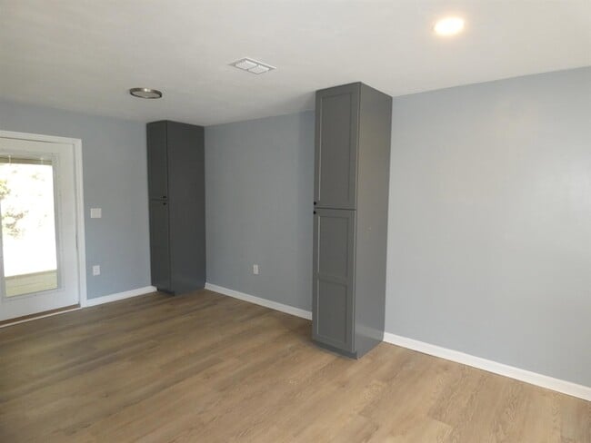 Building Photo - 1405 S Jefferson St