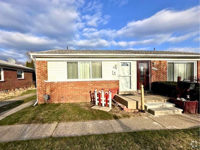 Building Photo - 2439 Stieber St