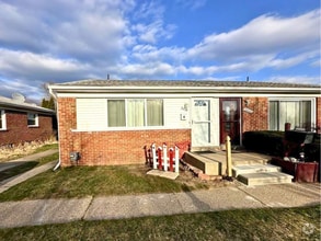 Building Photo - 2439 Stieber St