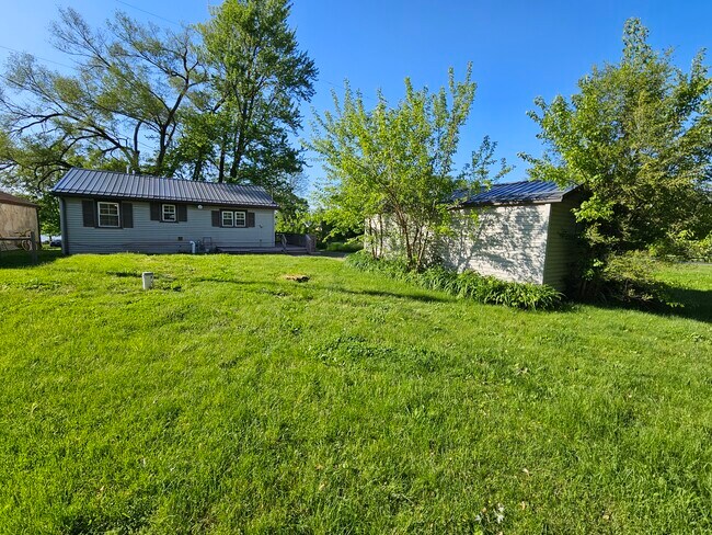 Large back yard - 21 W Lakeside Dr