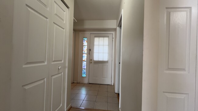 Foto del edificio - 385 Grissom Ct