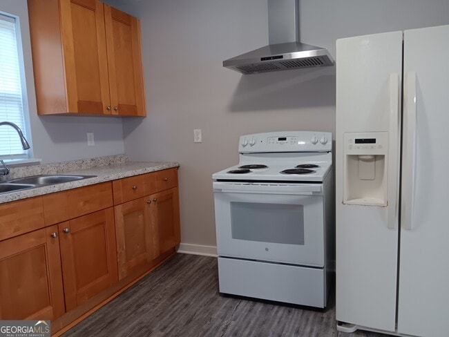 Building Photo - 1112 Regent St SW