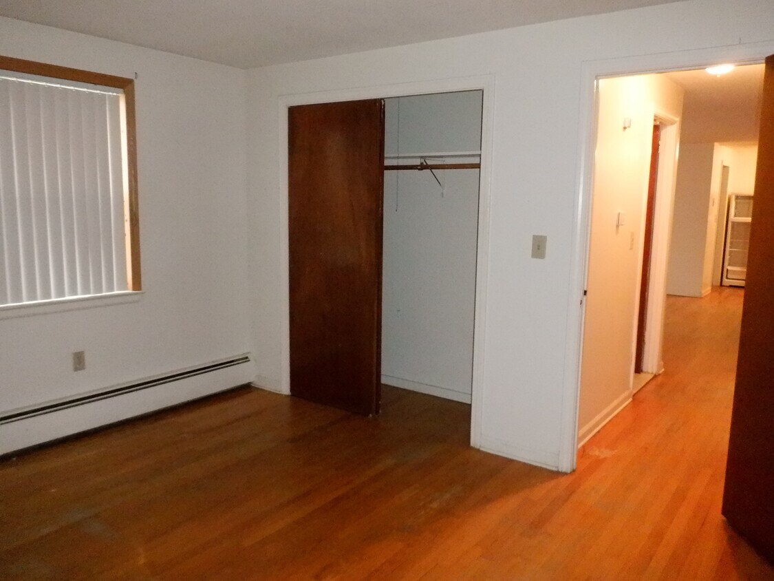 Primary Photo - 145 Barker St