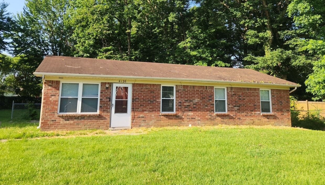 Foto principal - Updated 4 bedroom 1.5 bath home located in...