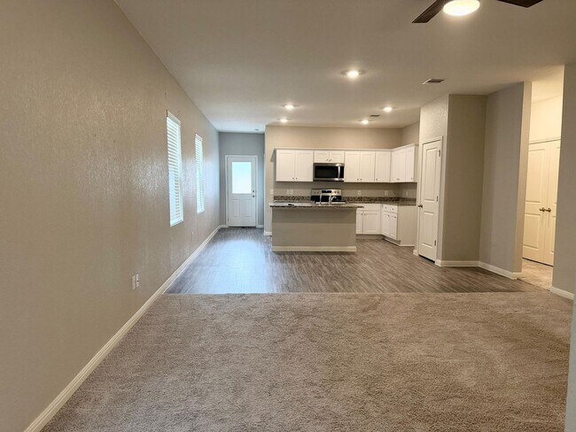 Building Photo - Charming 3BR Home with Spacious Backyard in Pflugerville