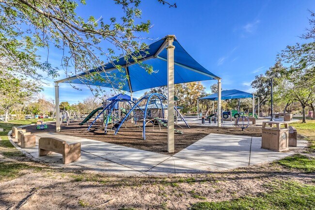 Foto del edificio - single story upgraded walking distance to park