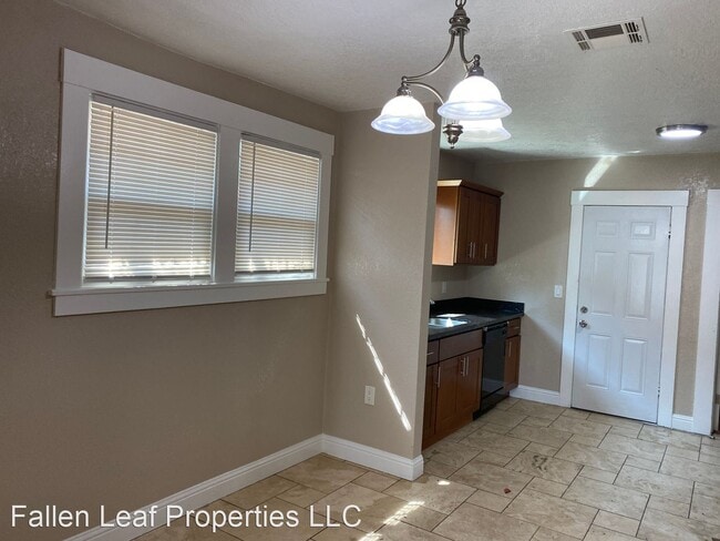 Building Photo - 2 br, 1 bath House - 6115 Harmon Ave