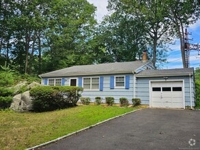 Building Photo - 18 Harriet Ln