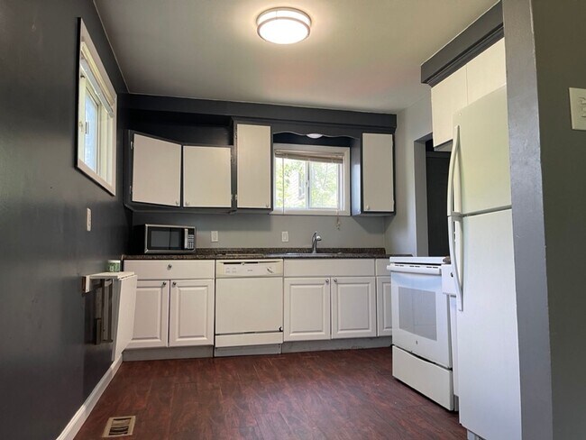 Foto del edificio - 2bd / 1 ba ranch with nice fenced backyard.