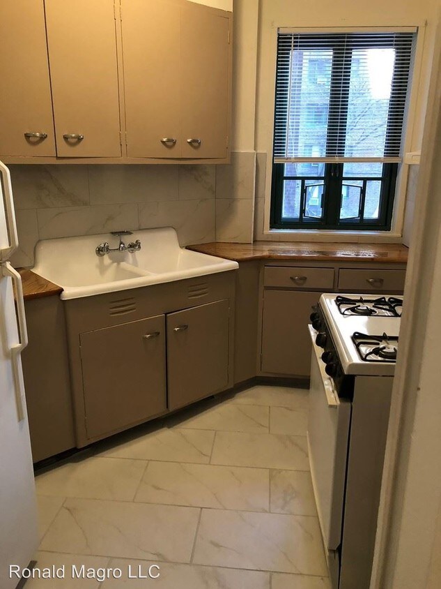 Foto principal - 1604 Metropolitan Ave