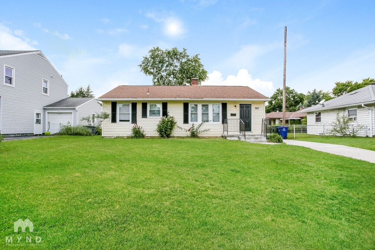 Primary Photo - 967 S Richardson Ave