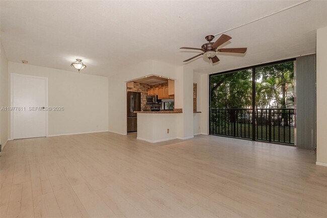 Foto del edificio - 17021 N Bay Rd