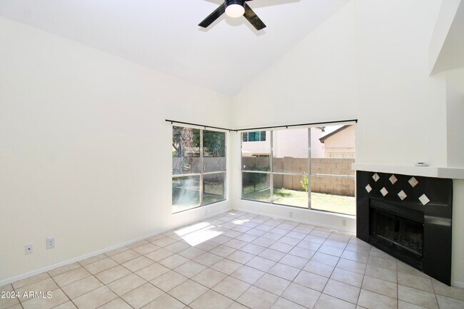 Building Photo - 513 E Kristal Way