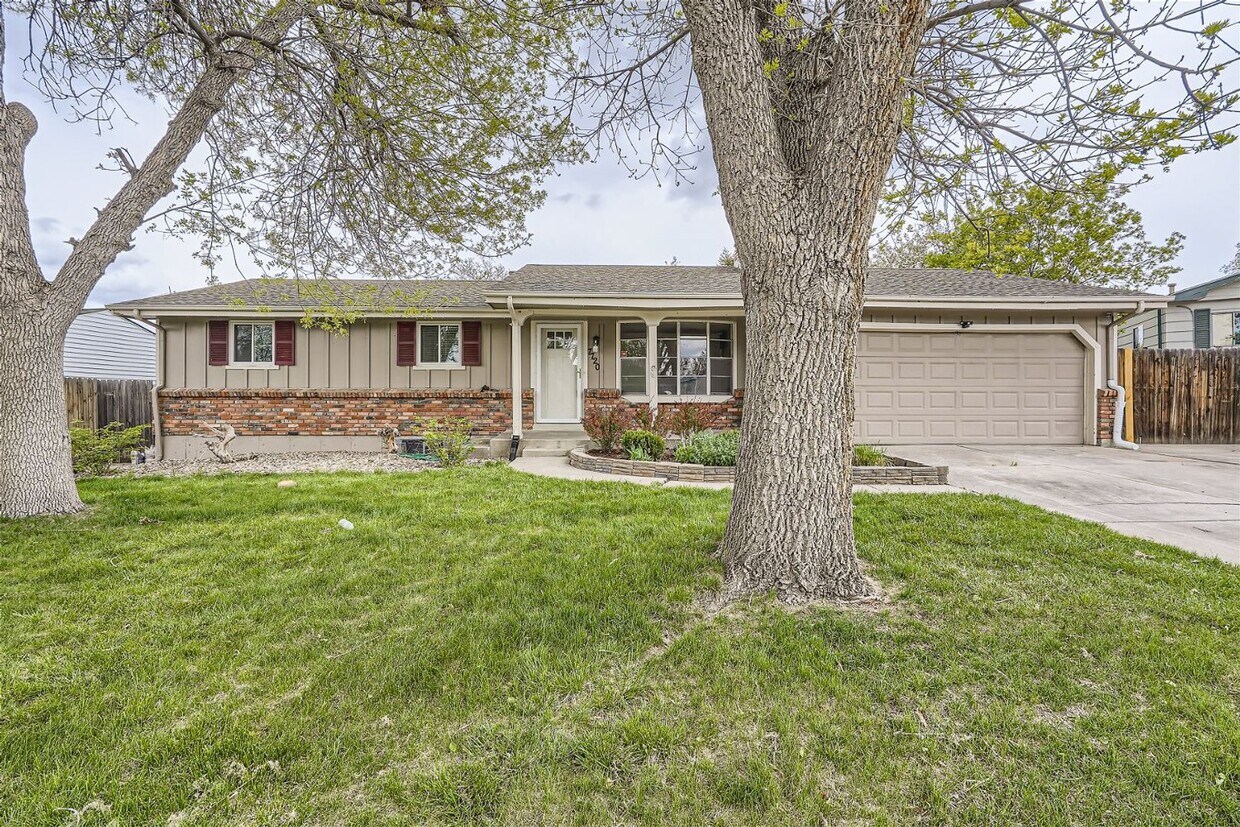 Primary Photo - Spacious 5-Bedroom Retreat in Arvada, CO!