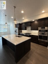 Building Photo - 3010 S Honeycomb Way