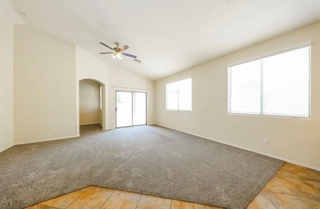 Foto del edificio - 10236 W Hilton Ave