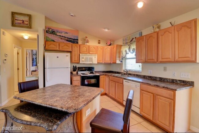 Building Photo - 3 br, 2 bath House - 113 Pennfield St