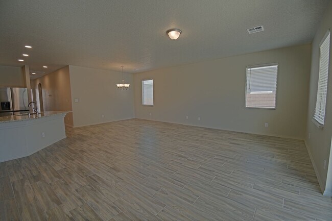 Foto del edificio - New  Home  AVAILABLE NOW!