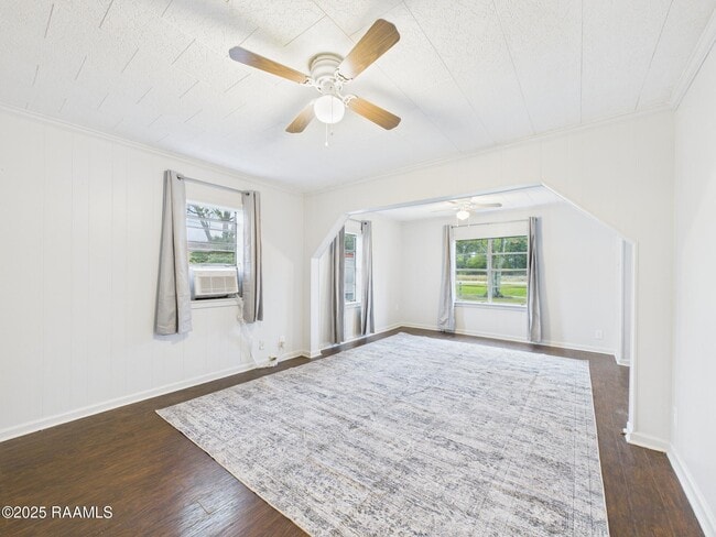 Foto del edificio - 9123 Cameron St