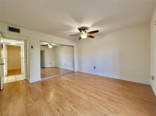 Building Photo - 1555 W 44th Pl