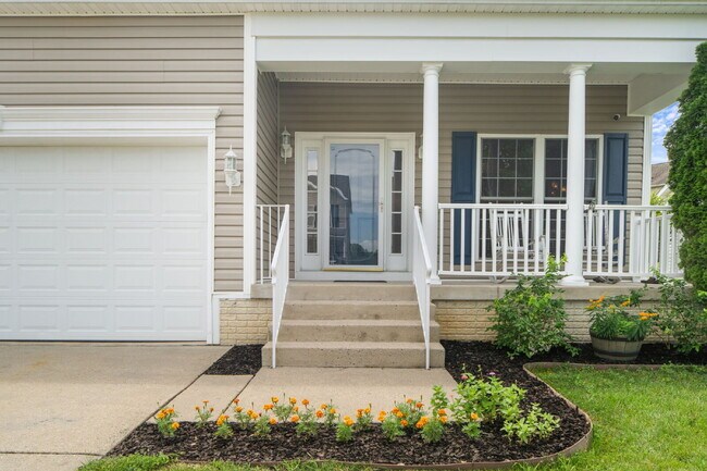 Foto del edificio - Welcome home to this well-maintained 4-bedroom, 2.5-bath home that offers space to grow!