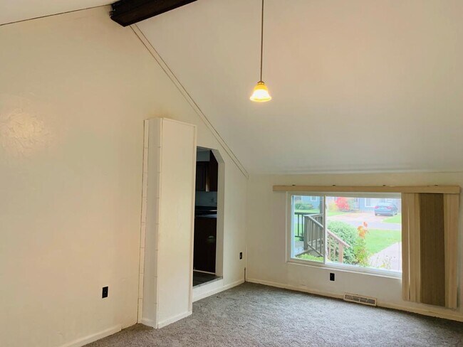 Building Photo - 349 Quentin Rd