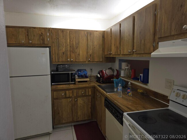Building Photo - 5190 Las Verdes Cir